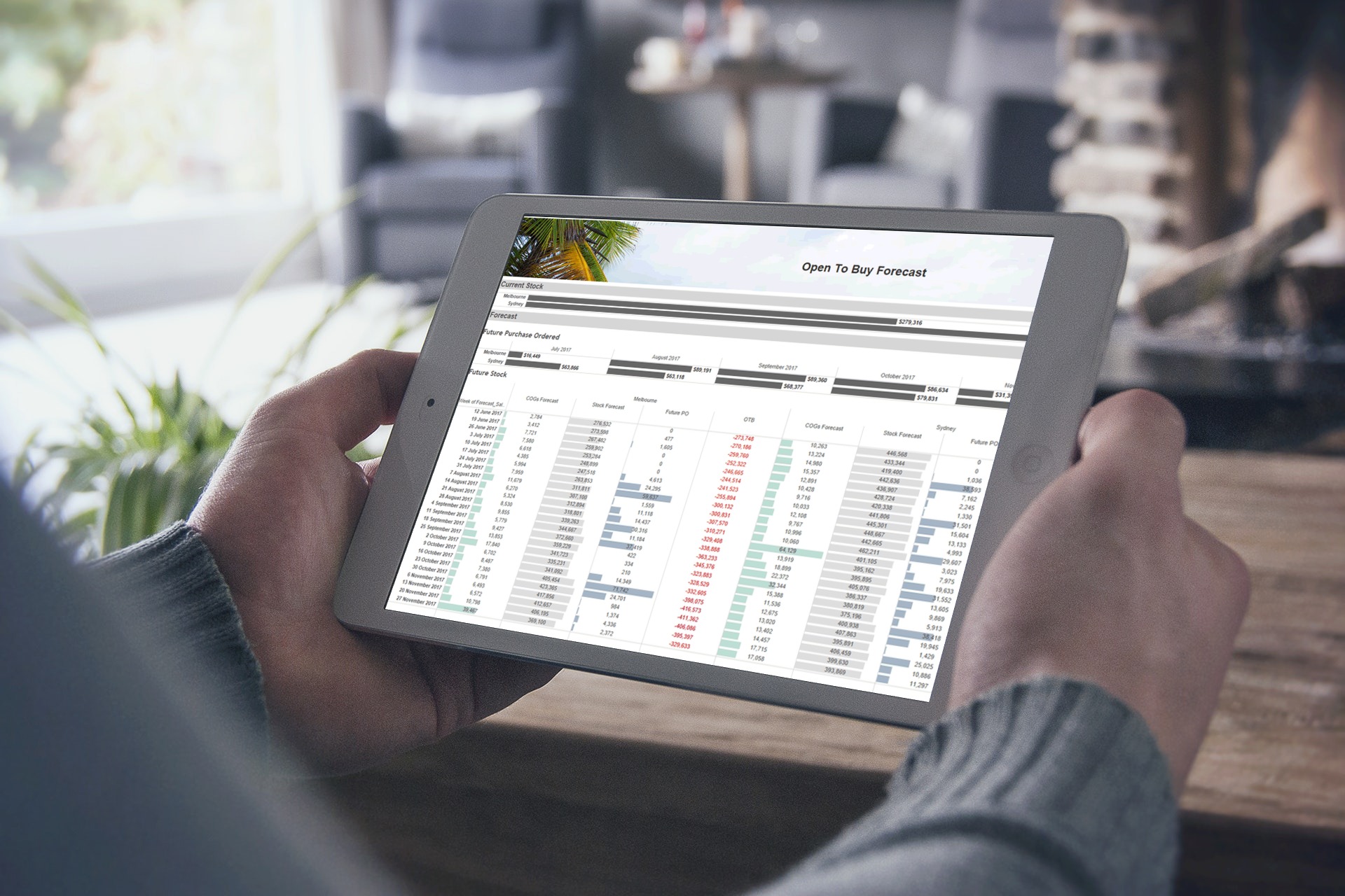 man holding tableau dashboard solution on a tablet